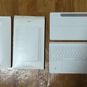 삼성 정품 키보드 북커버 with AI 키 화이트 색상