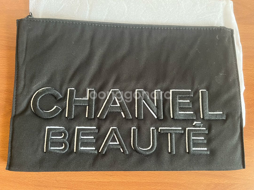 샤넬뷰티에코백(화이트) +샤넬뷰티파우치(블랙)--1