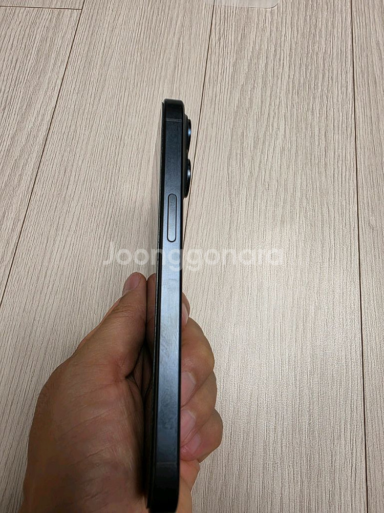 아이폰15Pro 128g 팝니다.--7