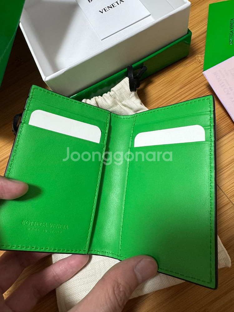 (새상품)보테가베네타 인트레치아토 플랩 카드지갑 판매--1