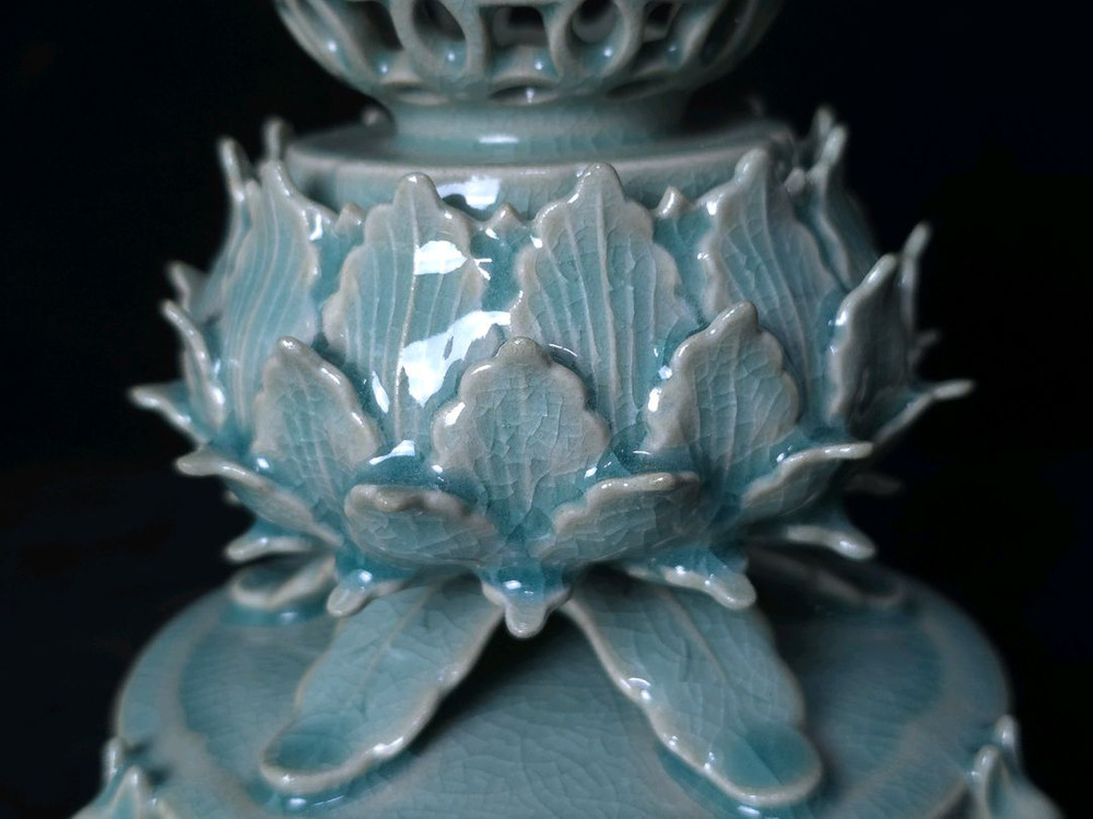 해강 유근형 청자칠보무늬투각향로 이미지