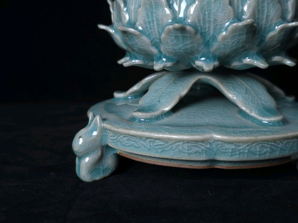 해강 유근형 청자칠보무늬투각향로 이미지