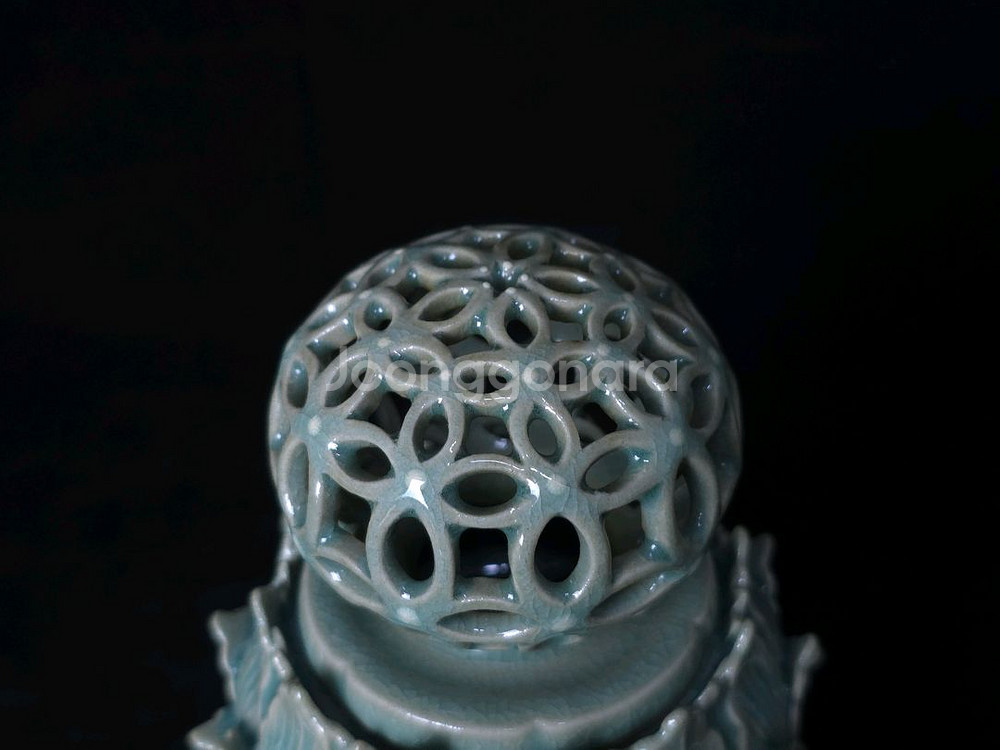 해강 유근형 청자칠보무늬투각향로--3