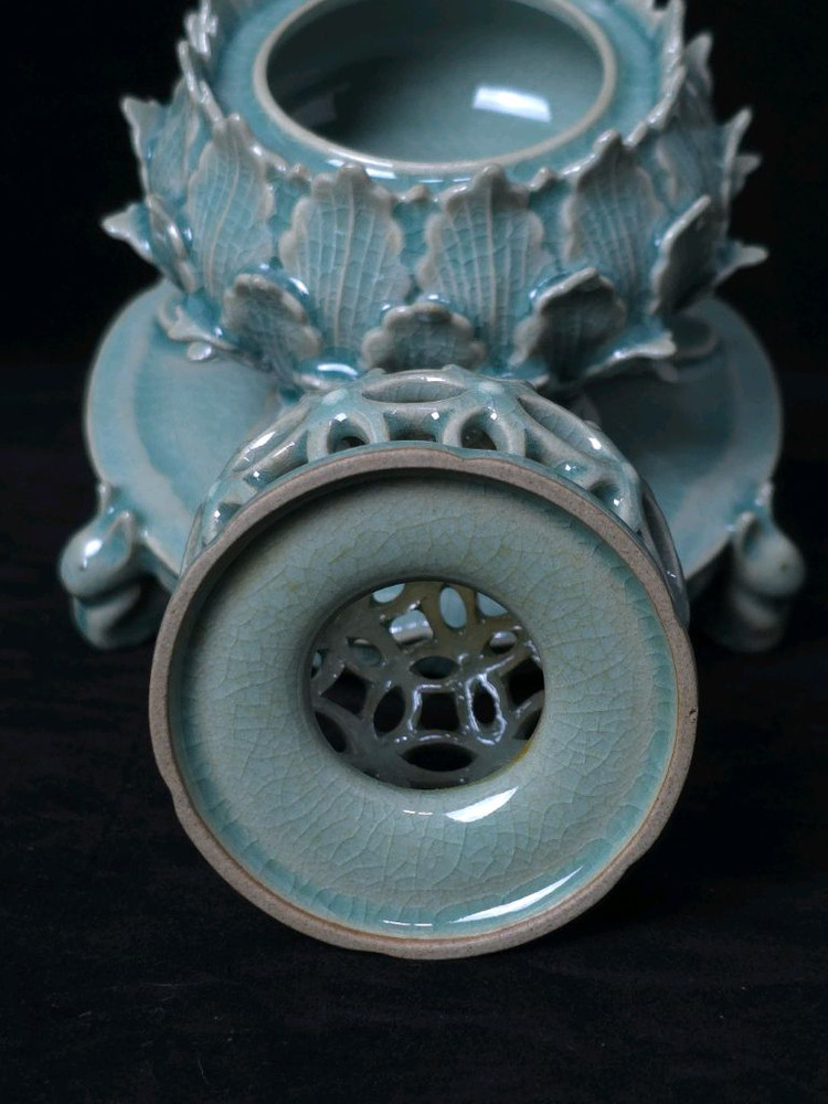 해강 유근형 청자칠보무늬투각향로 이미지