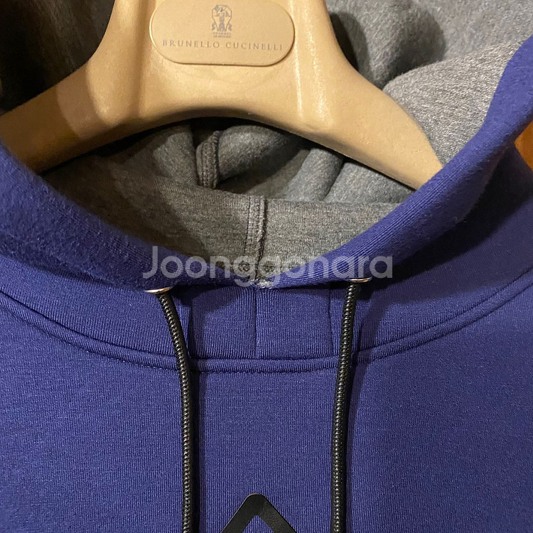 벨루티 네이비 로고 후드티셔츠 판매 합니다.--3