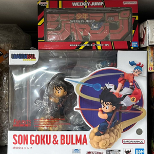 드래곤볼 아츠데로 오공&부르마+점프 로고 미개봉