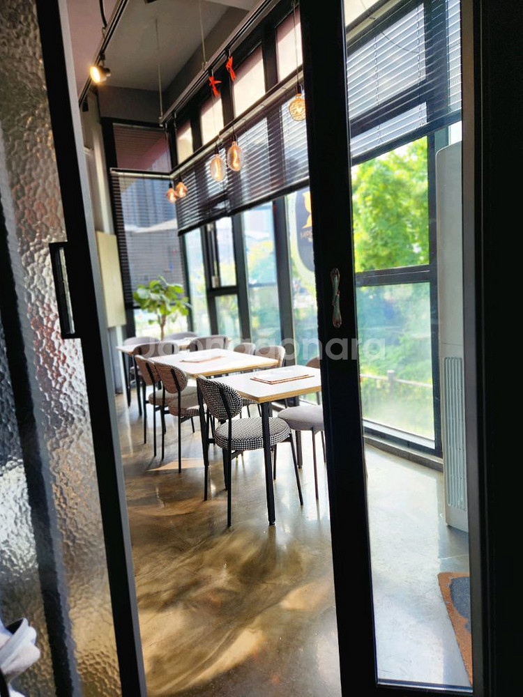 카페 /레스토랑 모두 어울리는 의자팝니다--0