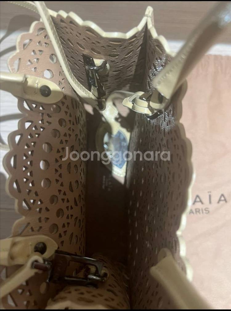 알라이아Alaia가죽토트백 아이보리--4