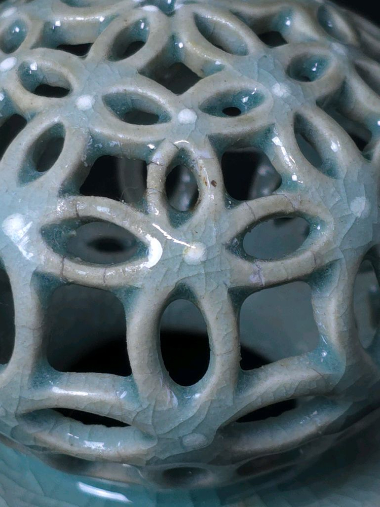 해강 유근형 칠보무늬투각향로 이미지