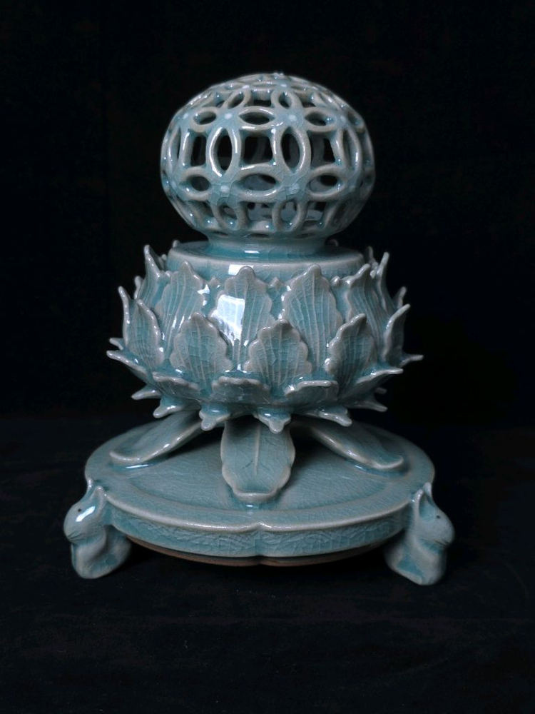 해강 유근형 칠보무늬투각향로 이미지