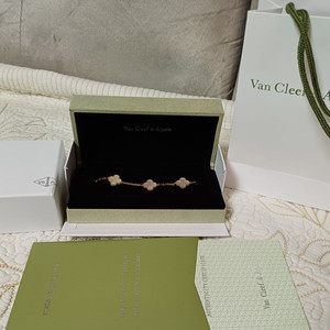 반클리프 팔찌. 귀걸이