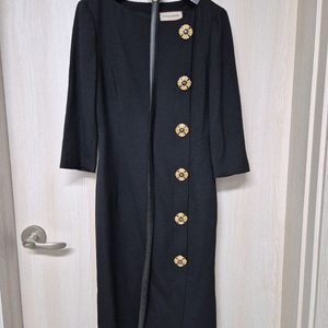 모조에스핀 금장 블랙원피스