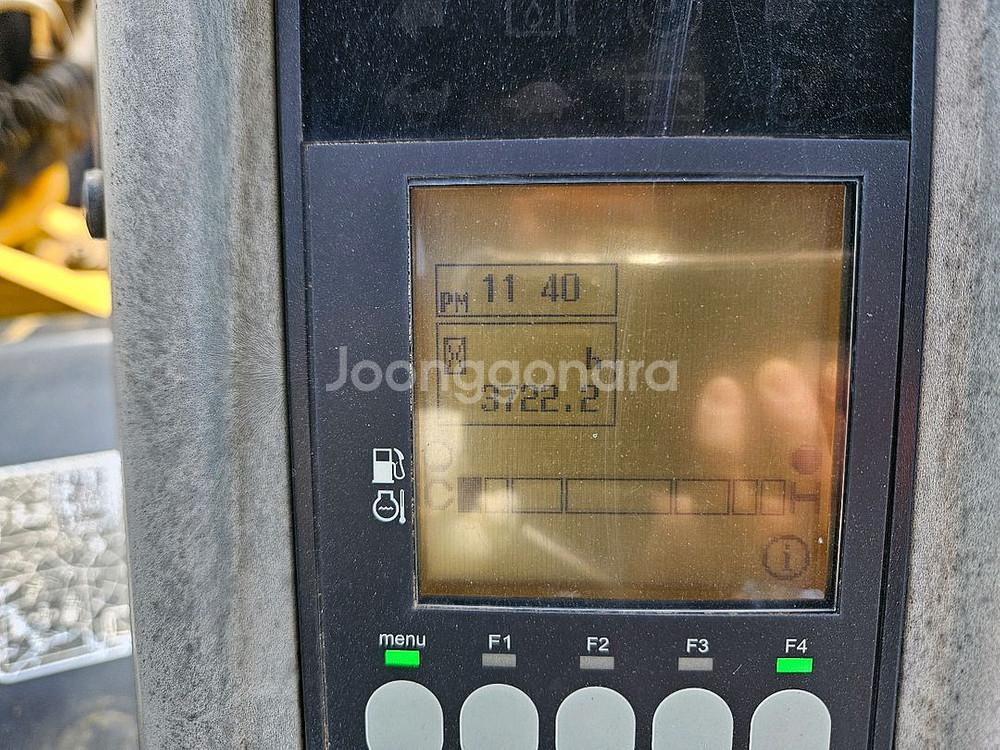 중고미니굴삭기 얀마 vio35 18년식 코집게 판매--5