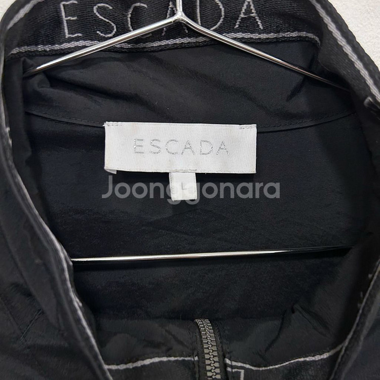 에스카다 와펜로고 절개 하이넥 바람막이 자켓--2