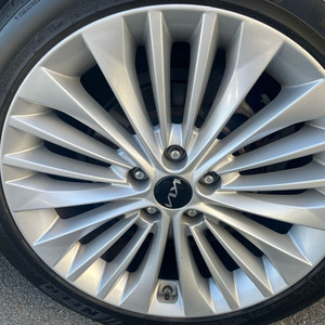 올뉴K7 19인치 휠로 더뉴카니발 19인치 휠만 맞교환