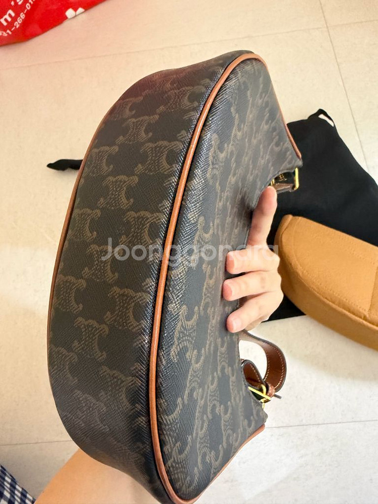 셀린느 아바백 미디움 호보백--7