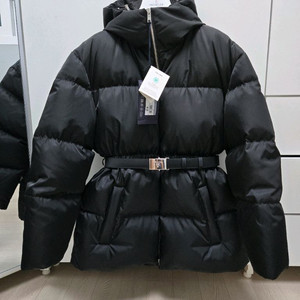 새상품 프라다 fw25 여성 리나일론 패딩 29x214