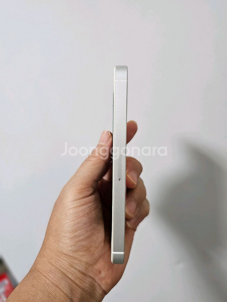 32. 아이폰 se1 64GB--2
