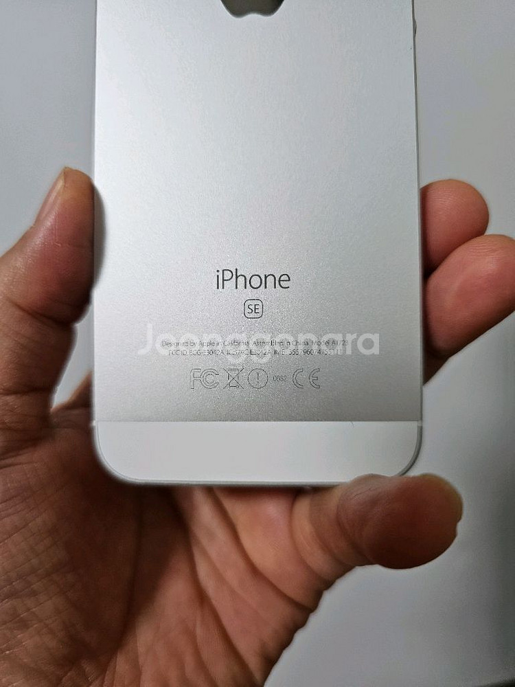 32. 아이폰 se1 64GB--4