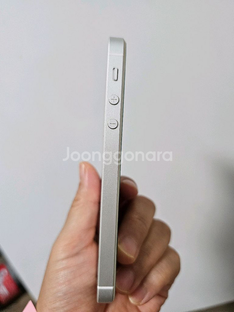 32. 아이폰 se1 64GB--6