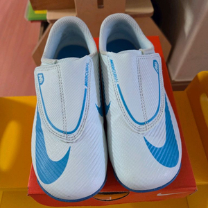 나이키 키즈 축구화 180