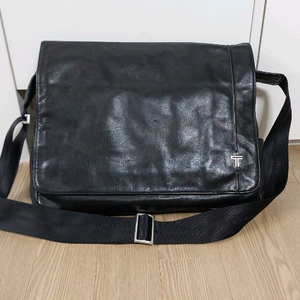 투미 레더 숄더백 메신저크로스바디백
