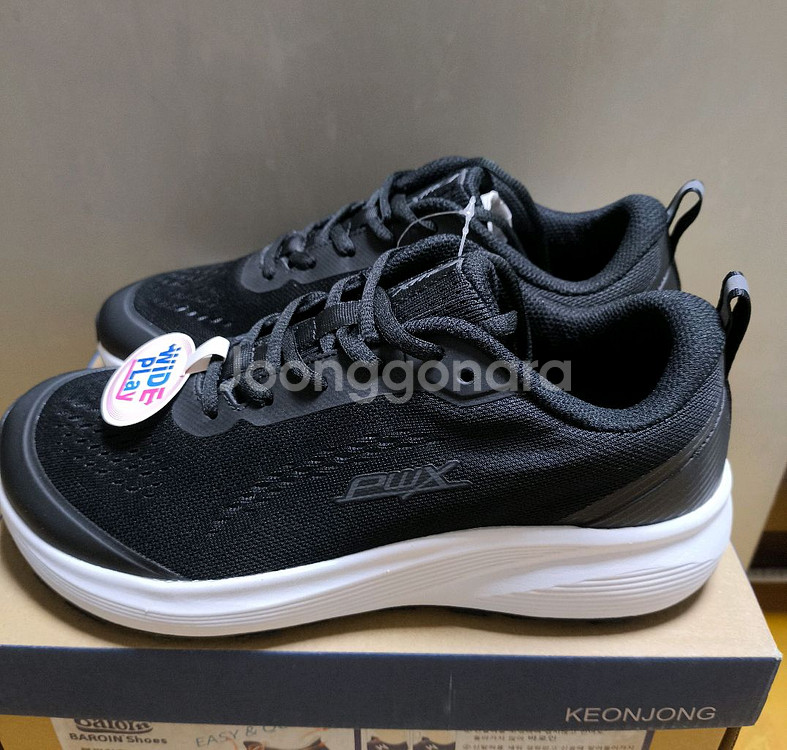 [(새상품)]발볼 넓은 특허 운동화 260 런닝화--0