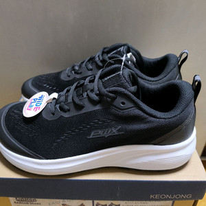 [(새상품)]발볼 넓은 특허 운동화 260 런닝화