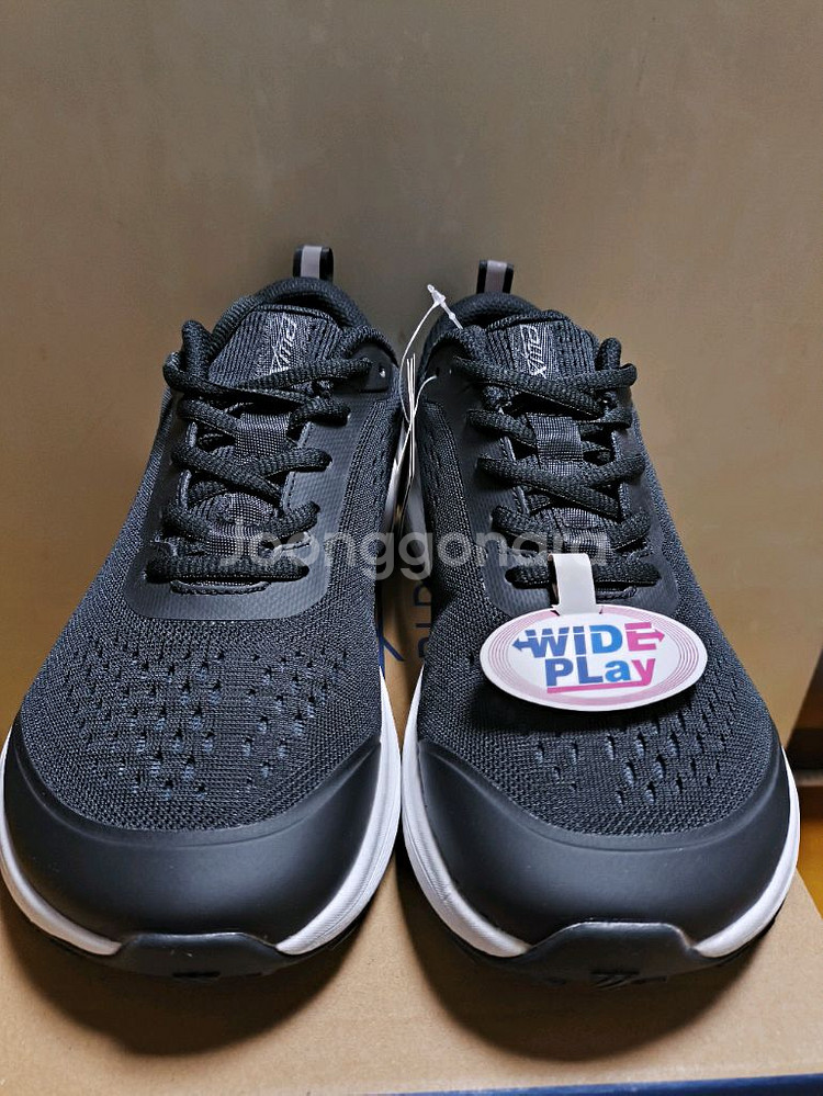 [(새상품)]발볼 넓은 특허 운동화 260 런닝화--5