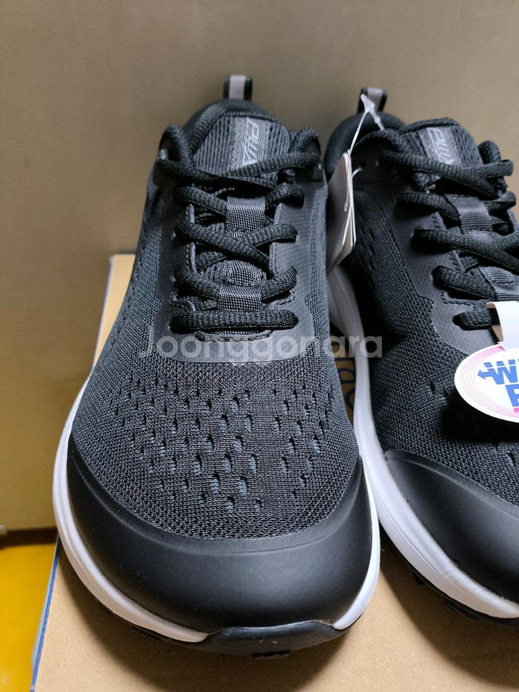 [(새상품)]발볼 넓은 특허 운동화 260 런닝화--6