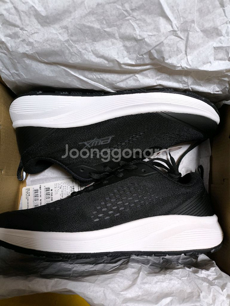 [(새상품)]발볼 넓은 특허 운동화 260 런닝화--2