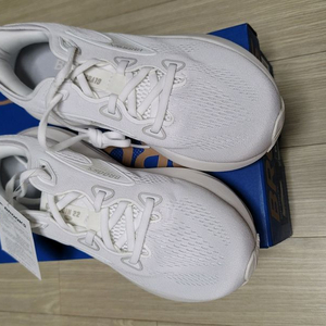 브룩스 러닝화 글리세린 GTS 22 여성 235와이드