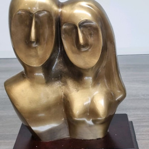 황금색 남 녀 조각상. 브론즈 한점판매합니다