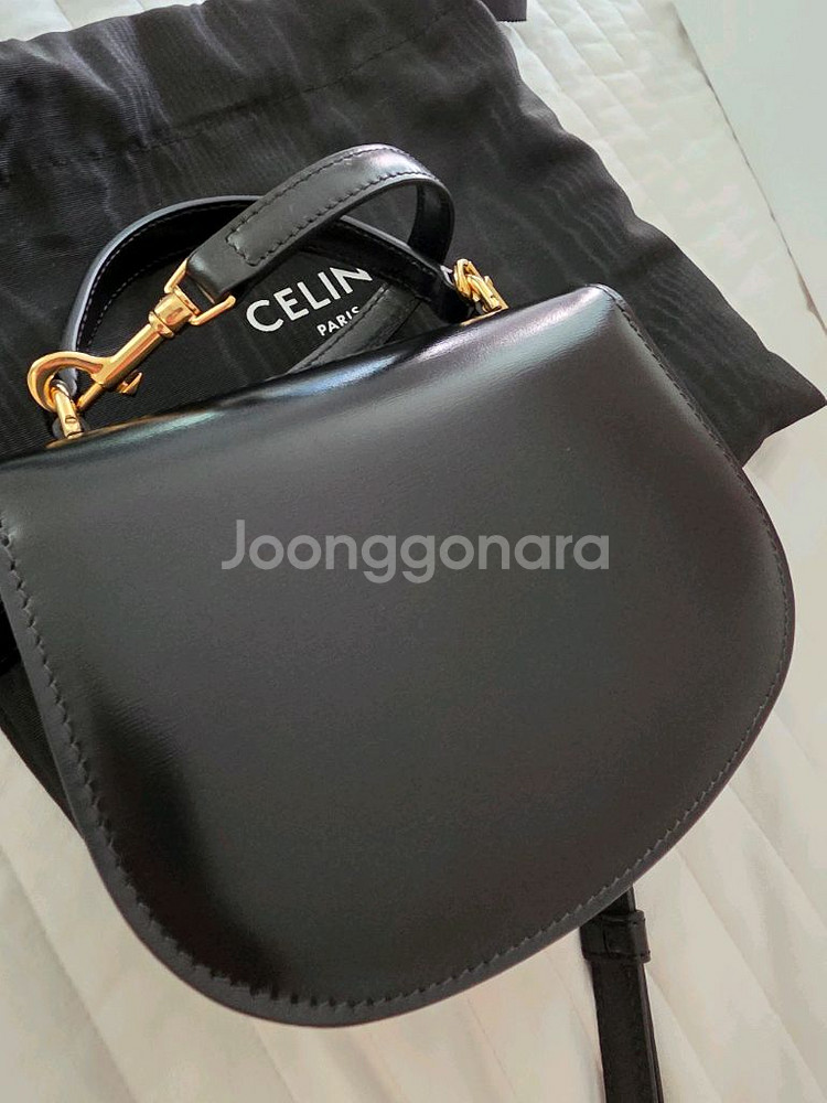 셀린느 미니 트리옹프 백 (클레아 베사체 미니) 판매합--2