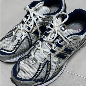 뉴발란스 1906R 화이트 네이비 골드 285mm