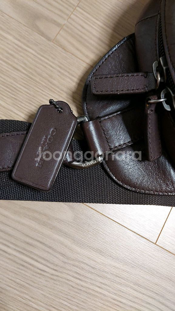 코치 가죽 슬링백--3