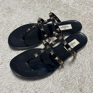 발렌티노 슬리퍼