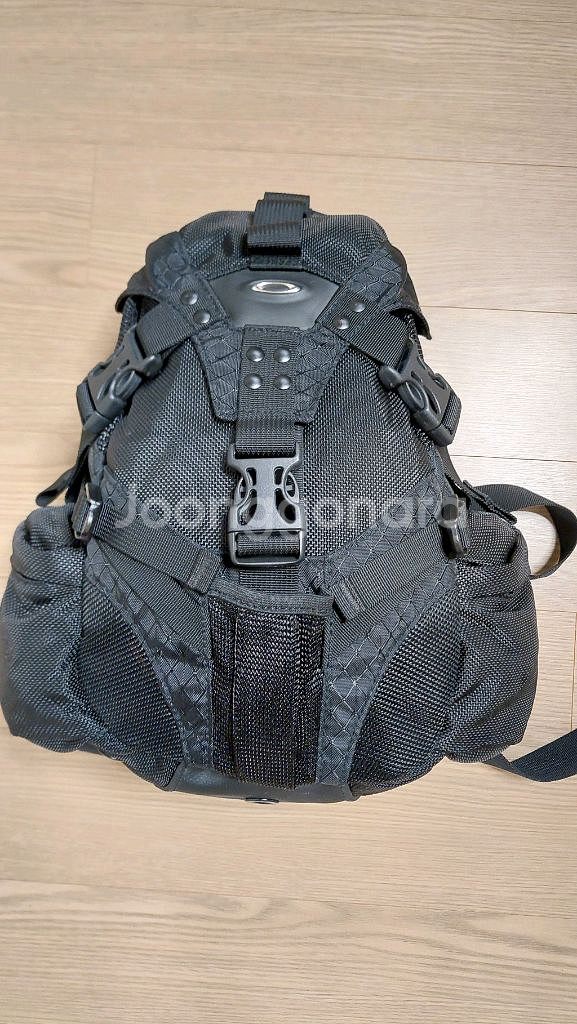 오클리 아이콘 2.0 미니 블랙 백팩--3