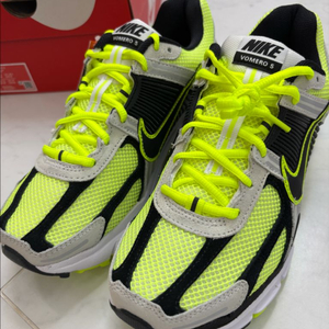 나이키 줌 보메로5 운동화/런닝화 형광 12.1만