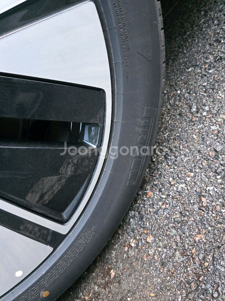 피렐리 P ZERO 폴스타4 타이어 255 50 r20--3