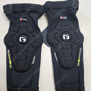 지폼 러그드 무릎보호대