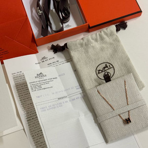 에르메스 미니 팝아슈 로즈골드 누아 목걸이