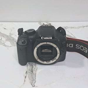 상태좋은 캐논 EOS 550D 바디. 디지털 카메라