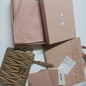 미우미우 카드지갑