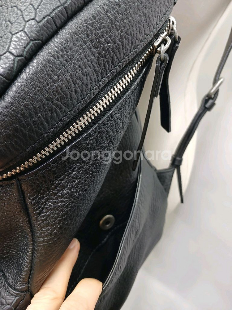 루즈 앤 라운지 소가죽백팩--3