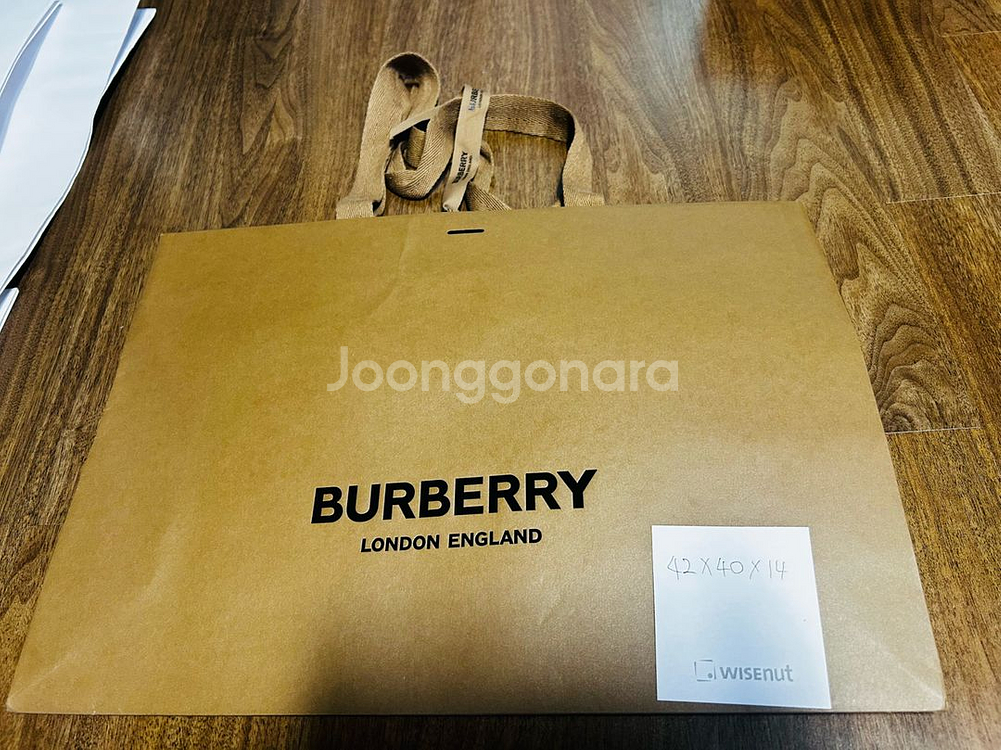 버버리 Burberry 쇼핑백 판매합니다.--0