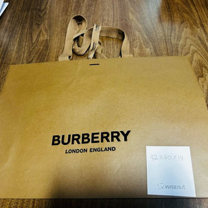 버버리 Burberry 쇼핑백 판매합니다.