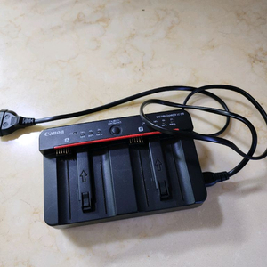 캐논 배터리충전기 생활기스