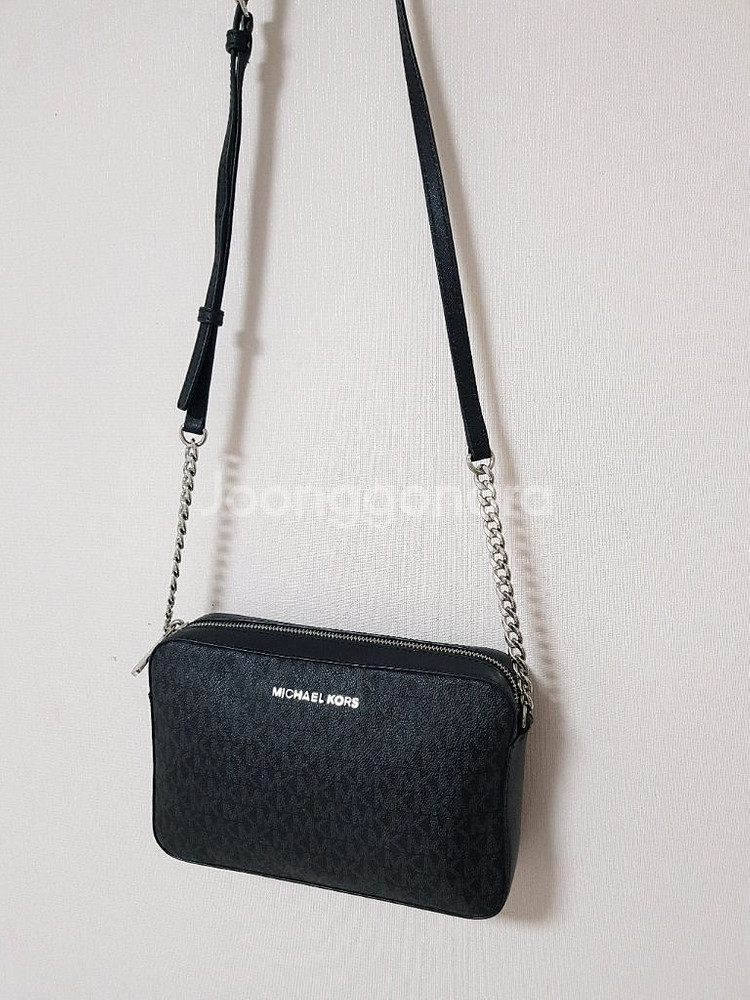 마이클코어스 크로스백 ㅡ 거의 새제품--1