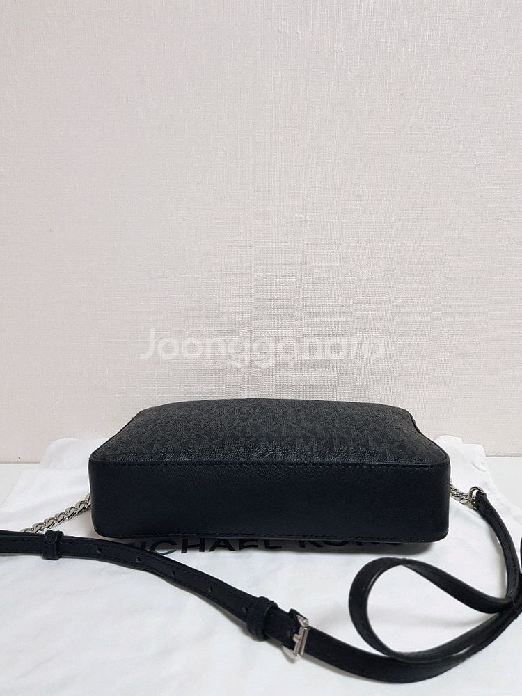 마이클코어스 크로스백 ㅡ 거의 새제품--6